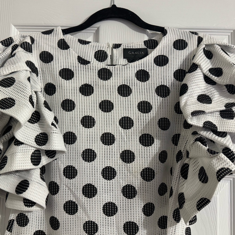 Gracia Monochrome Textured Knit Top - Picture 2 of 5